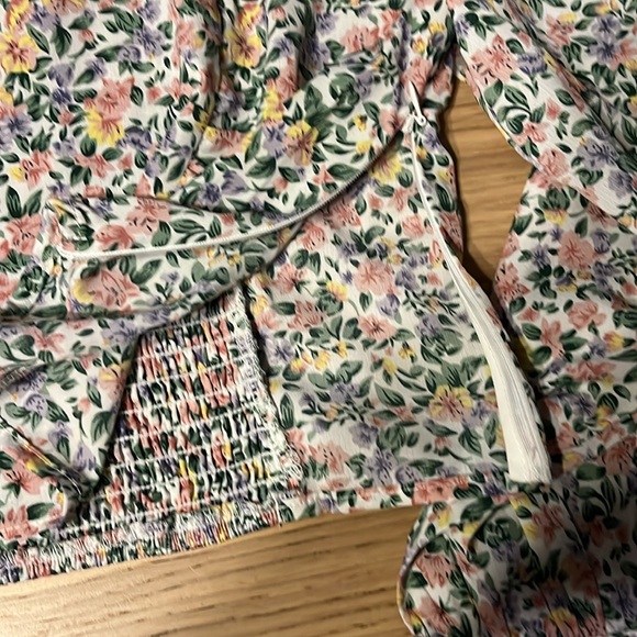 Lulus Women’s Crop Top. Large. Floral Pattern. - Picture 6 of 7